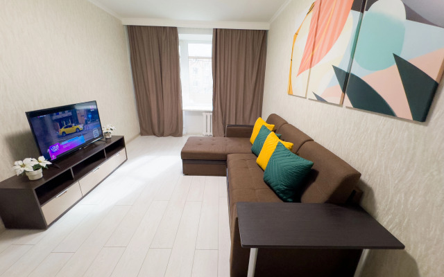Na Vokzalnoy Ulitse 3-83 Flat
