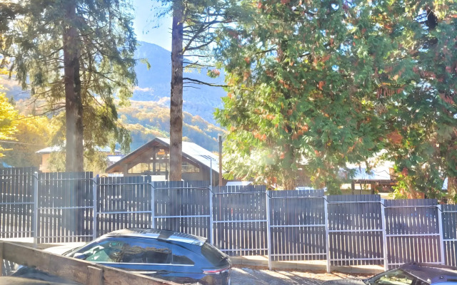 Частный дом Домик у Снежных вершин