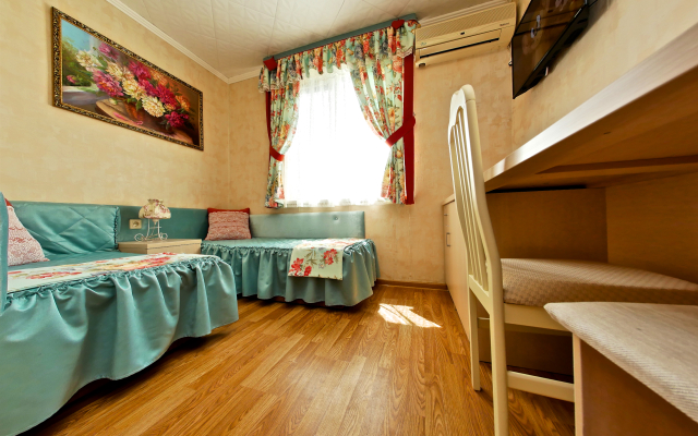 Kristall Uyut Hotel