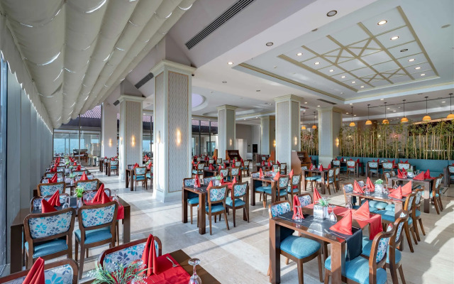 Royal Teos Thermal Resort Clinic & Spa Resort (Halal Hotel)