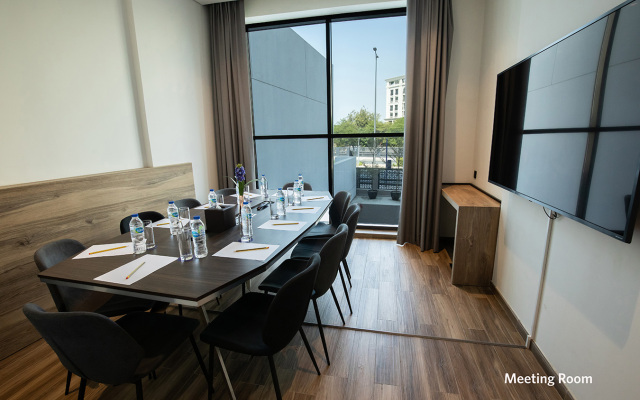 Kingsgate Al Jadaf By Millennium Hotel