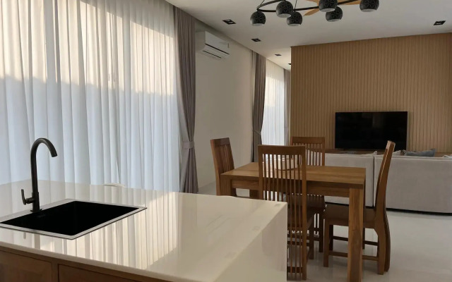 Level Villas, Villa