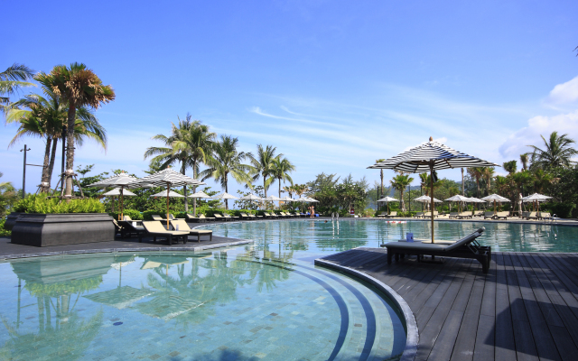 Pullman Phuket Karon Beach Resort Hotel