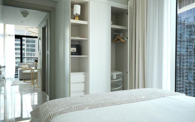 Keyrock Living Lakeview Luxury in Zada Tower Apartments