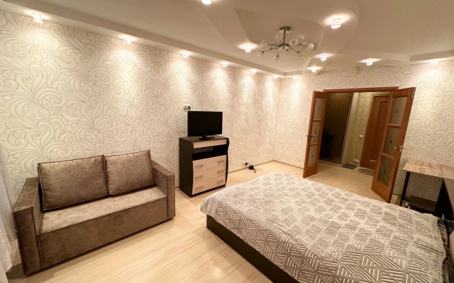 Квартира Хрустальная 37к1