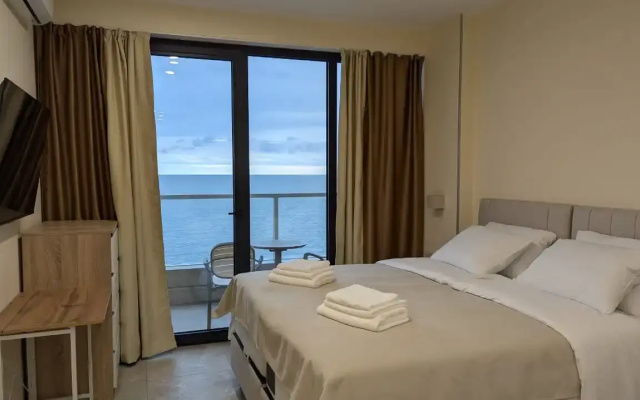 Apartamenty na plaze s vidom na more Bambo Bic Cihisdziri