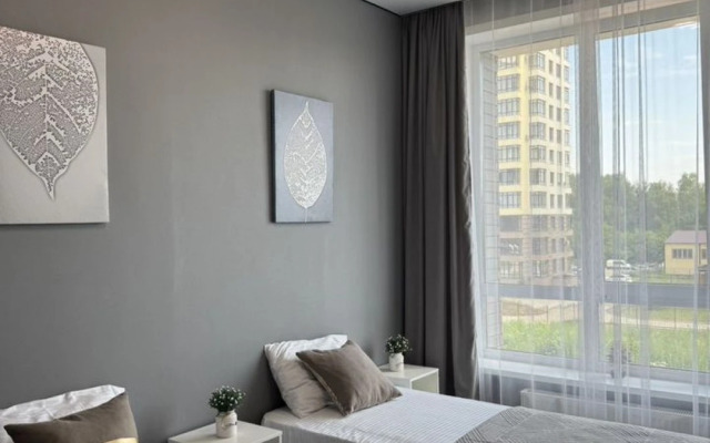 Chetyrekhkomnatnaya Na Druzhby 28/7 Flat
