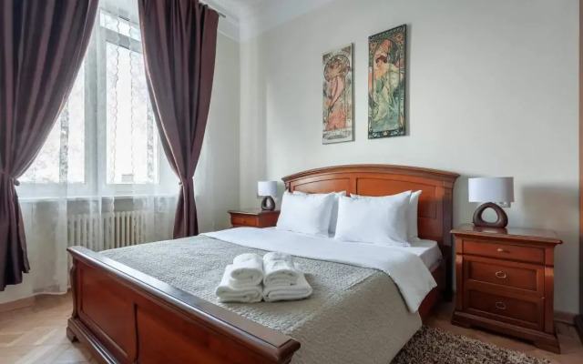 Апартаменты Улучшенные с Видом на Кремль: Изба/Котельническая Высотка