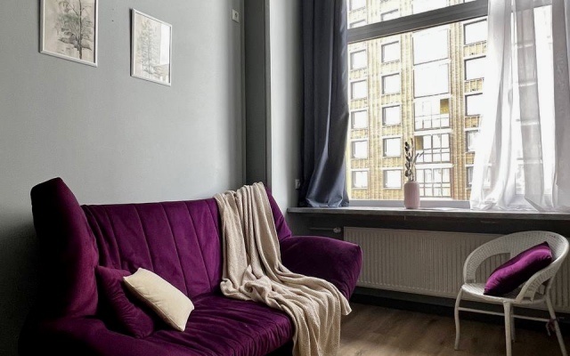 U Metro Nagornaya Flat