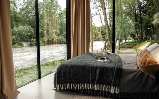 Na Beregu Reki S Privatnoy Terrasoy I Dzhakuzi Private House