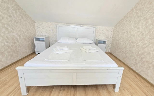 V Tsentre Goroda Private House