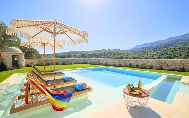 Blue Lake Villa Heated Pool