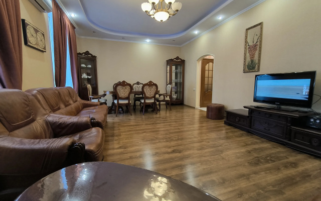 Апартаменты у пляжа Парк Победы на 5 гостей