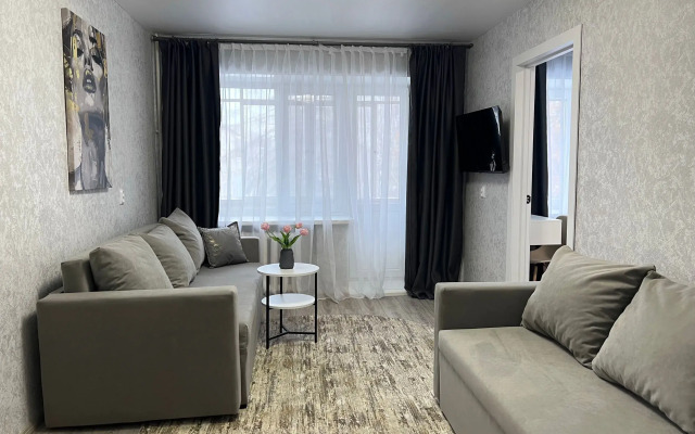 Квартира Трехкомнатная на Луначарского 181