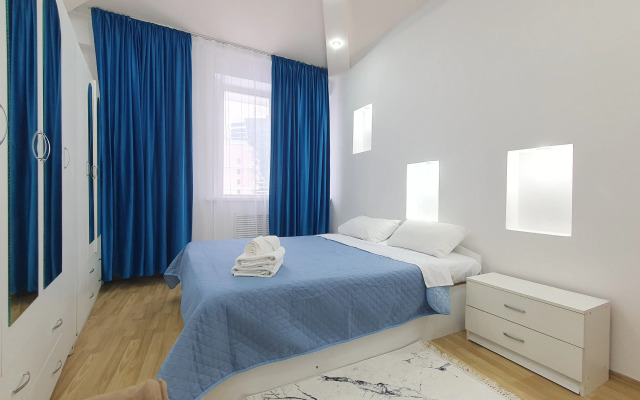 Trekhkomnatnye S Shikarnym Vidom Na Bayterek 251 Apartments