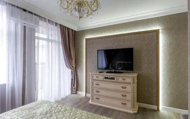 Shikarnaya Dvukhkomnatnaya V Tsentre Flat