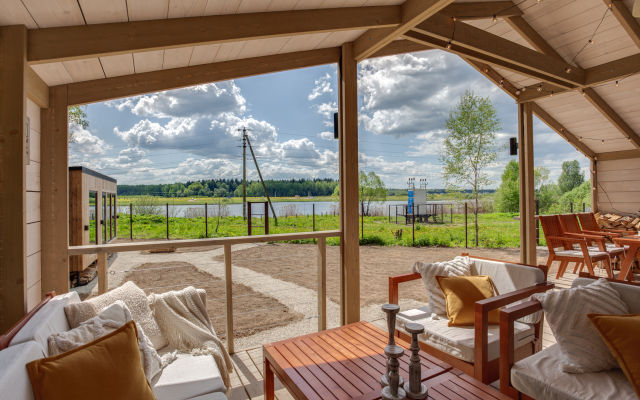 Na Beregu Vodokhranilischa Private house