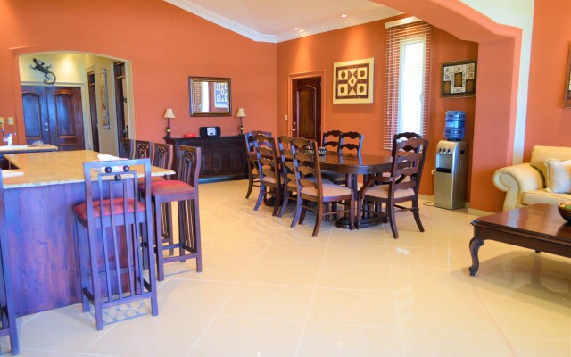 The Palm Beach Luxury Condo Apart-Hotel