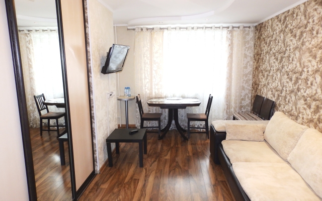 Apart Inn Spartaka 18 / 3-Komnatnye / 4 Etazh Apartments