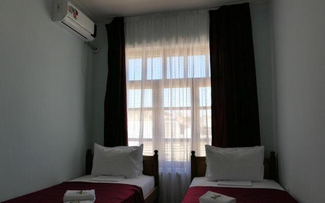 Parvina Hotel