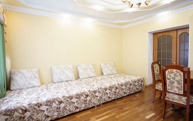 Апартаменты Right Room трехкомнатные на улице Баррикад 8