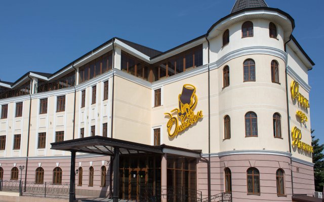 Onegin Hotel-Restaurant Complex