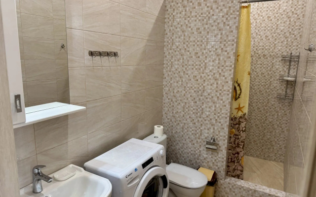 Квартира 121 с балконом в ЖК Черноморский Толстый мыс