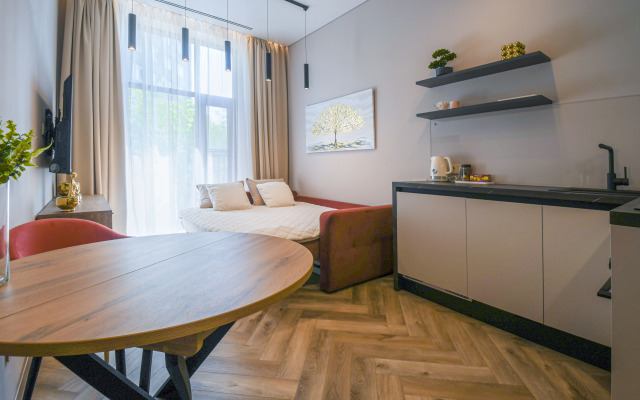 Svetlye v tsentre goroda okolo metro Kurskaya Apartments