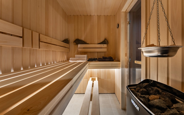 Частный дом с горячим джакузи на террасе