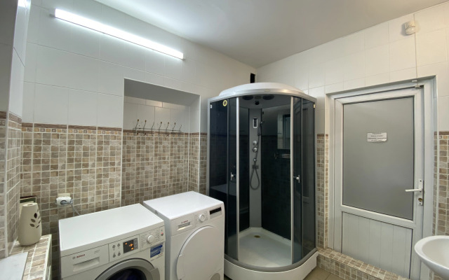 Апартаменты Студия 44 в Таунхаусе Общая Ванная Комната