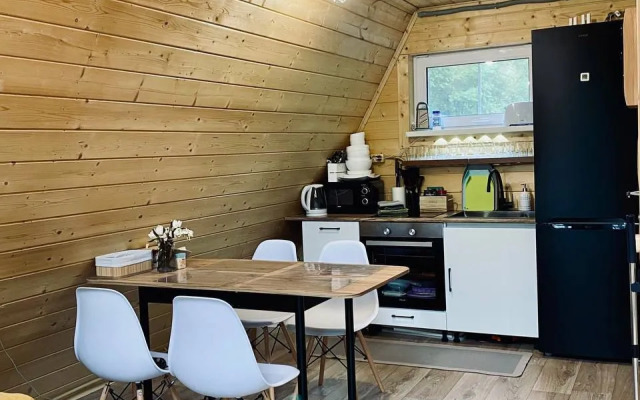 s Baney na Beregu Ozera Chalet