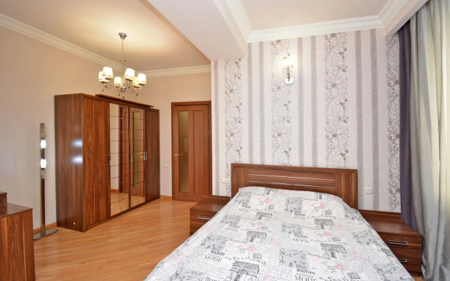 3-komn. v tsentre goroda na Severnom prospekte Flat HH550