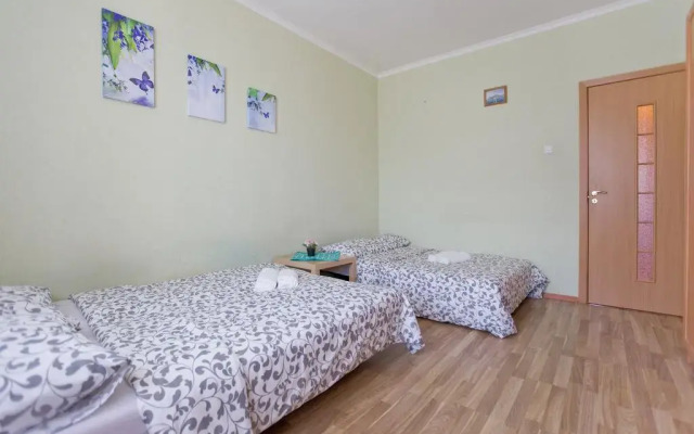 Апартаменты Трехкомнатные на Коломяжском 26