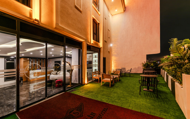 Отель Solin Airport Hotel