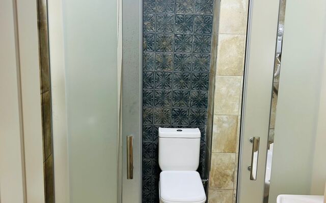 Parliament Hotel & Restaurant