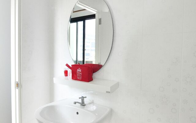 ZEN Rooms Suthisan Hotel