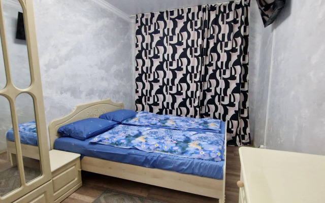 2-Kh Komnatnaya Posutochno Planernaya Flat