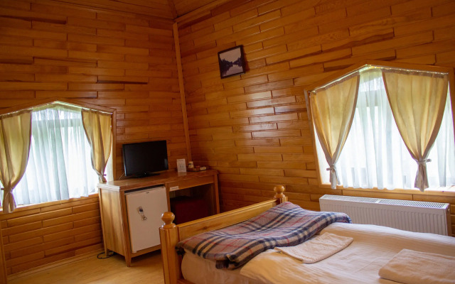 Lake Cildir Lodge Hotel