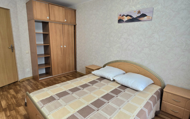 Квартира Трёхкомнатная на Яблоневой