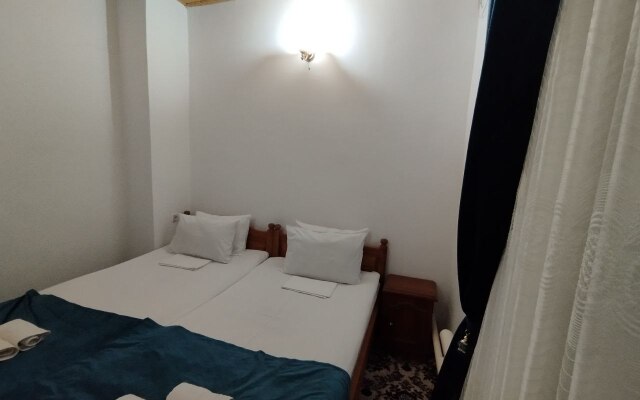 Parvina Hotel
