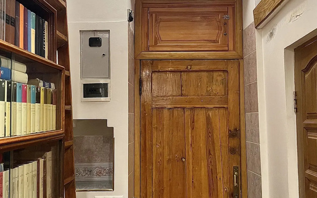 Квартира с антикварной мебелью