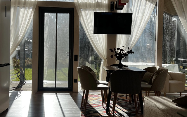 Частный дом в березах