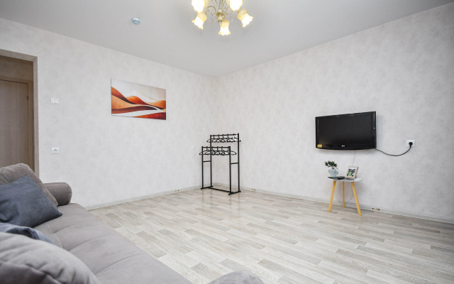 Prostornaya Kvartira Vozle SFU Flat