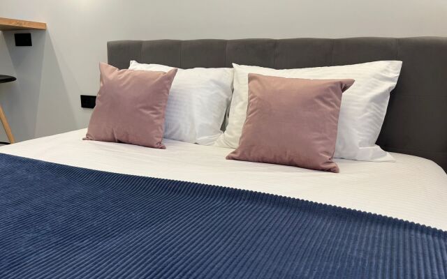 3kh mestnaya studiya studiya s balkonom i basseynom Apartments