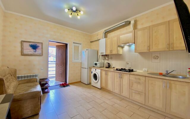 Luxury Apartment with Balcony on the Yalta Embankment