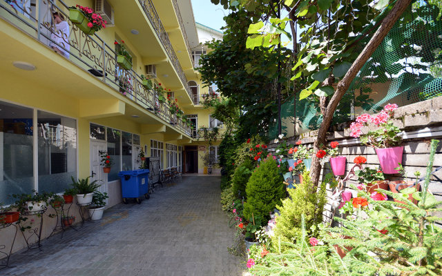 Uyut Guest House