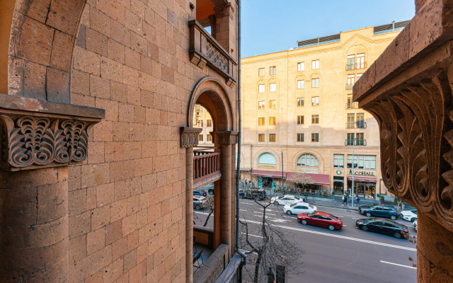 KeyGo #0118, 1 Bedroom, Near Republic Square Apartments