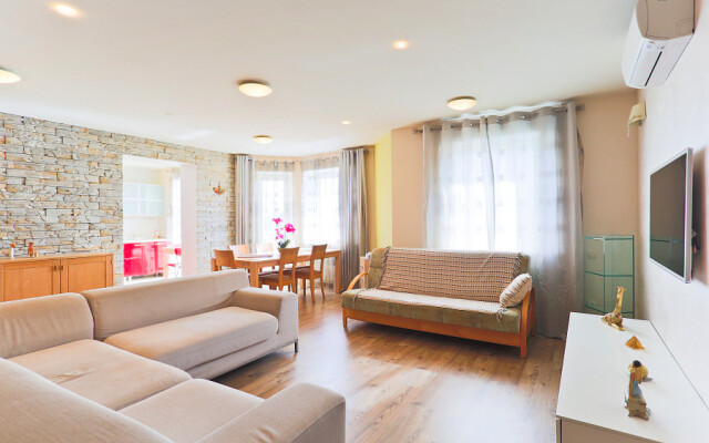 4-komnatnye HomeApart Storozhovskaya, 8 Apartments