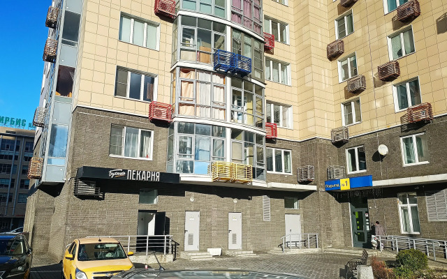 Bolshaya u Krokus Ekspo Mezhdu Metro Myakinino i Penyagino Flat