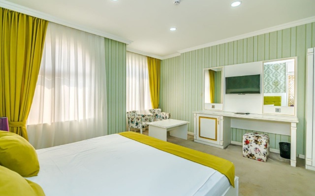Maris Baku Hotel